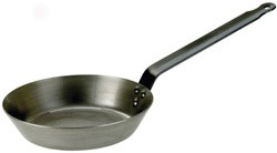 Black Iron Frying pan / Flat Handle : 8"(top), 6"(base) x 1 1/2 / 200mm (top) 150mm (base) x 42. - Samuel Groves Black Iron