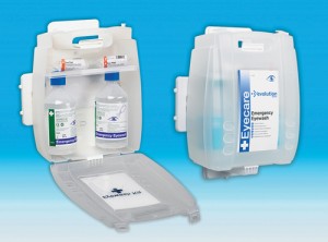 Emergency eye wash kits with wall bracket