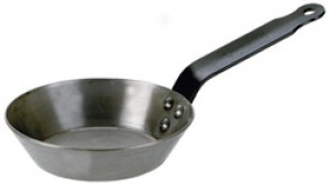 Black Iron Blinis Pan / Flat Handle : 6"(top) 4"(base) x 1 1/2 / 105mm (top) 100mm (base) x 35mm.